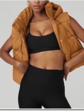 ALO Yoga Gold Rush Hooded Puffer Vest - Camel